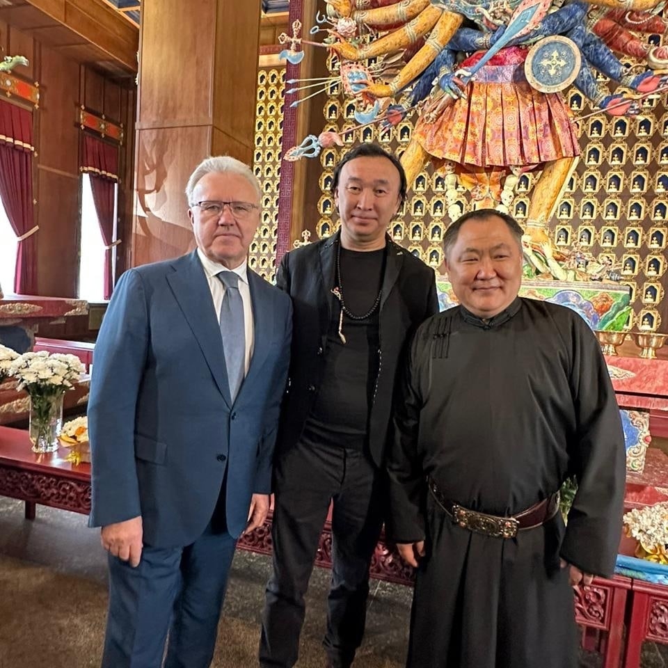Бывший губернатор Красноярского края посетил открытие буддийского монастыря