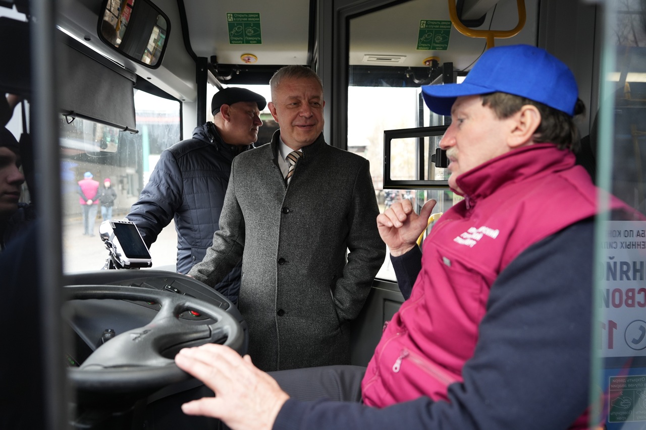 водитель автобуса, автобус на газомоторном топливе