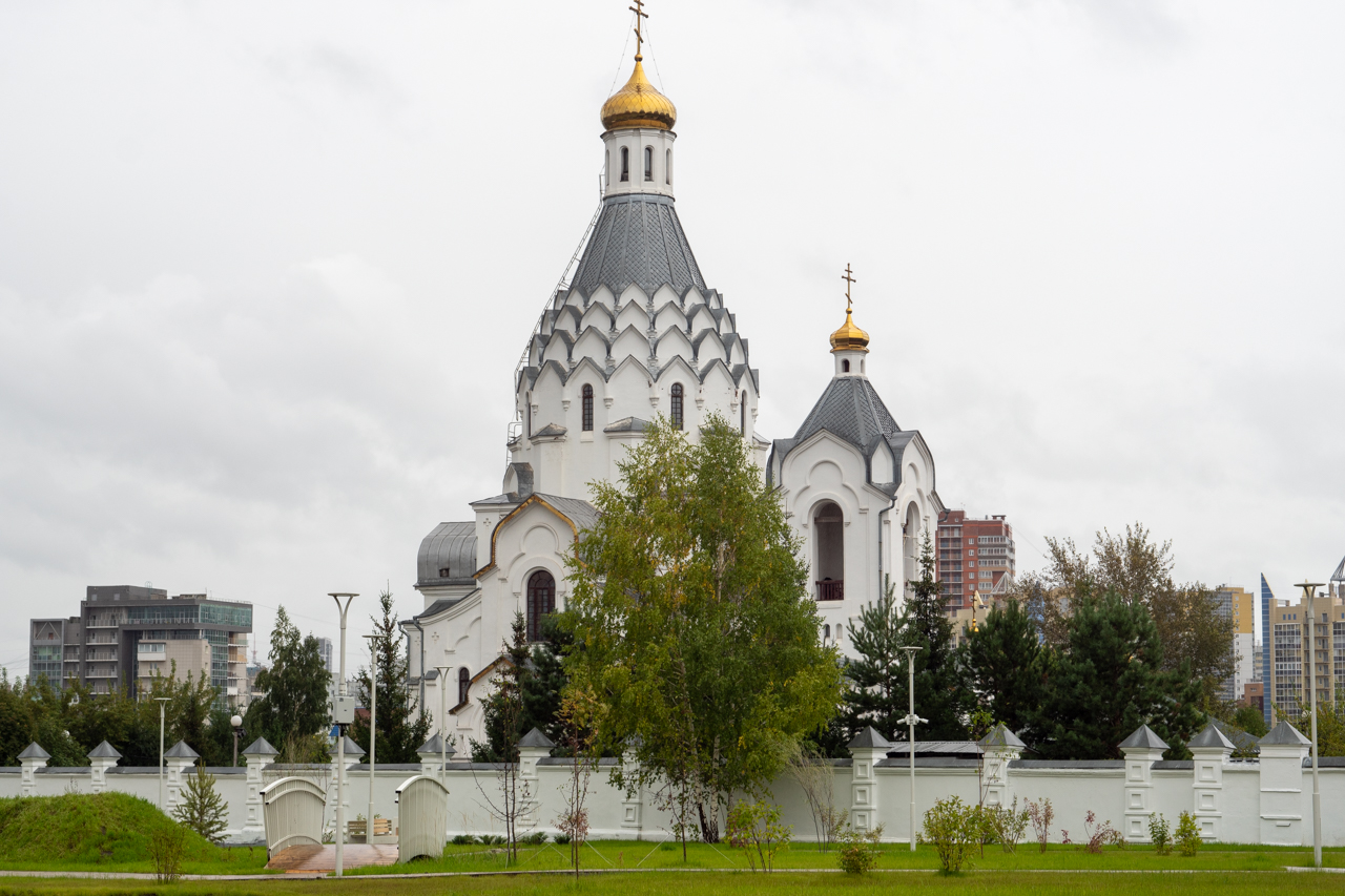 Новый сквер у храма в Ветлужанке