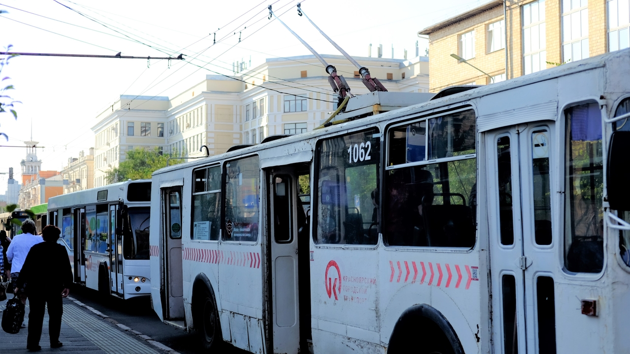 В Красноярске пометили автобусы с телефонной зарядкой