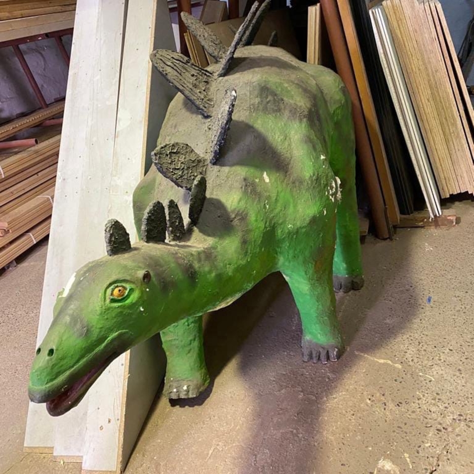 Макету динозавра из краеведческого музея нашли новый дом