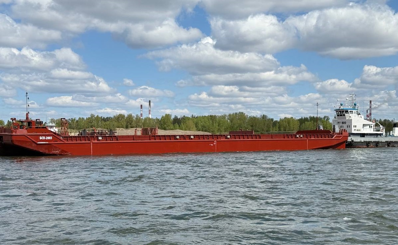 баржа на енисее