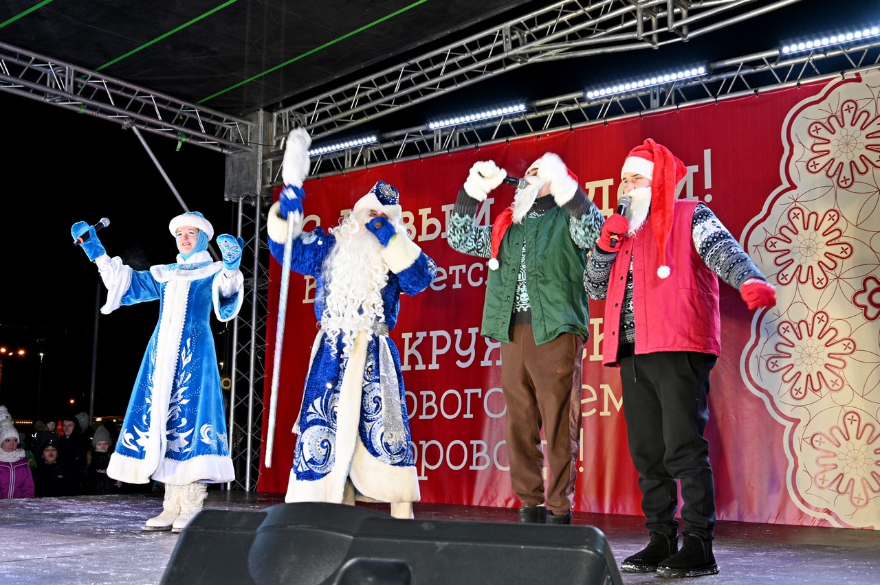 Поздравление в сквере Космонавтов