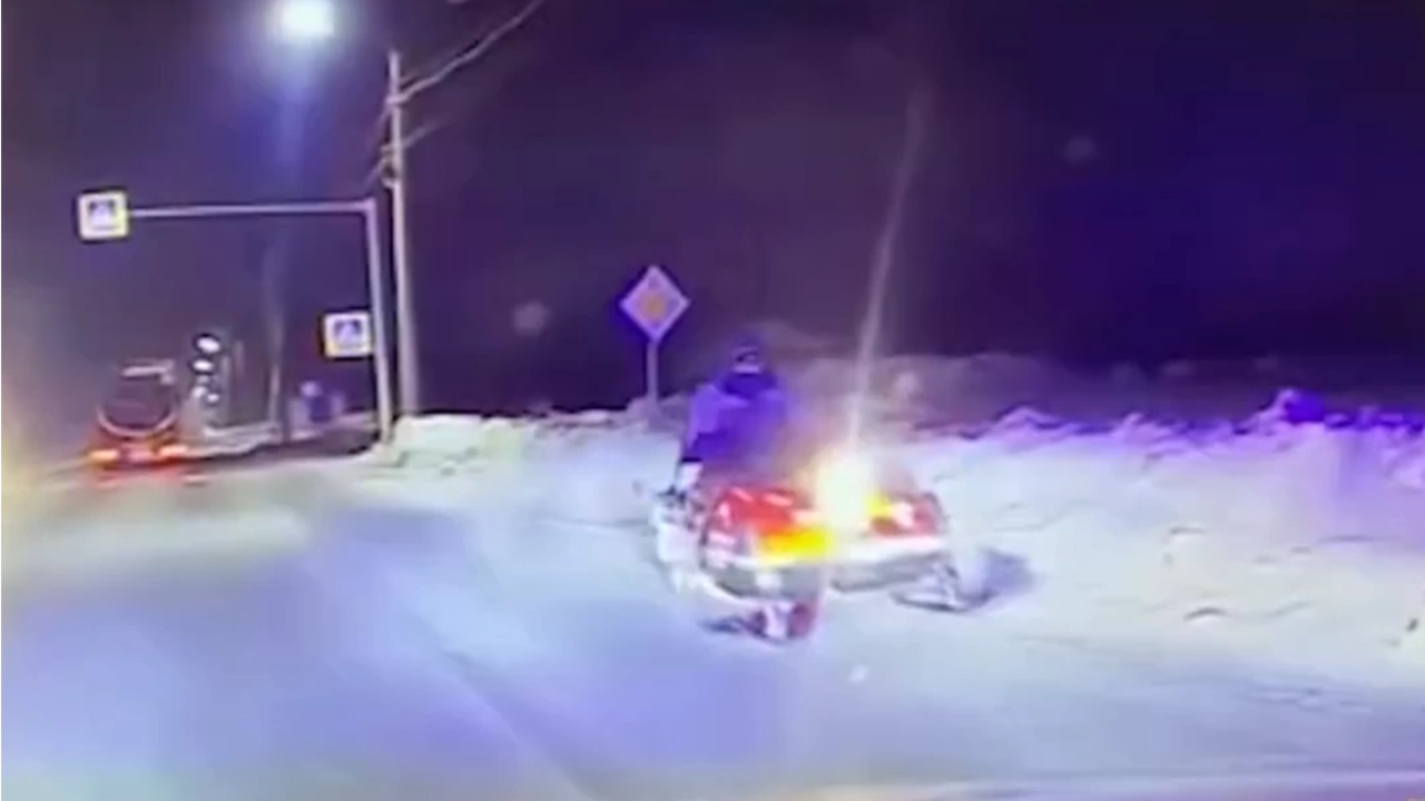 В Ачинске нетрезвый водитель снегохода попытался скрыться от экипажа ДПС