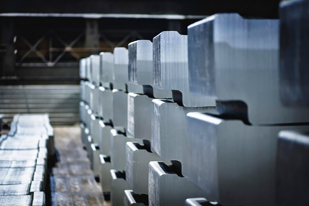 Особо чистые слитки алюминия на Красноярском заводе