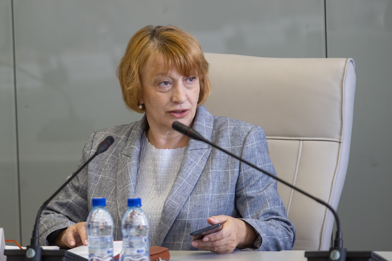 депутат ЗС Ампилогова