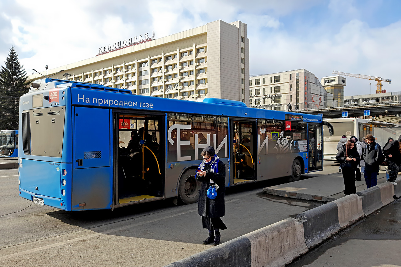 Автобус на метане в Красноярске на Оперном