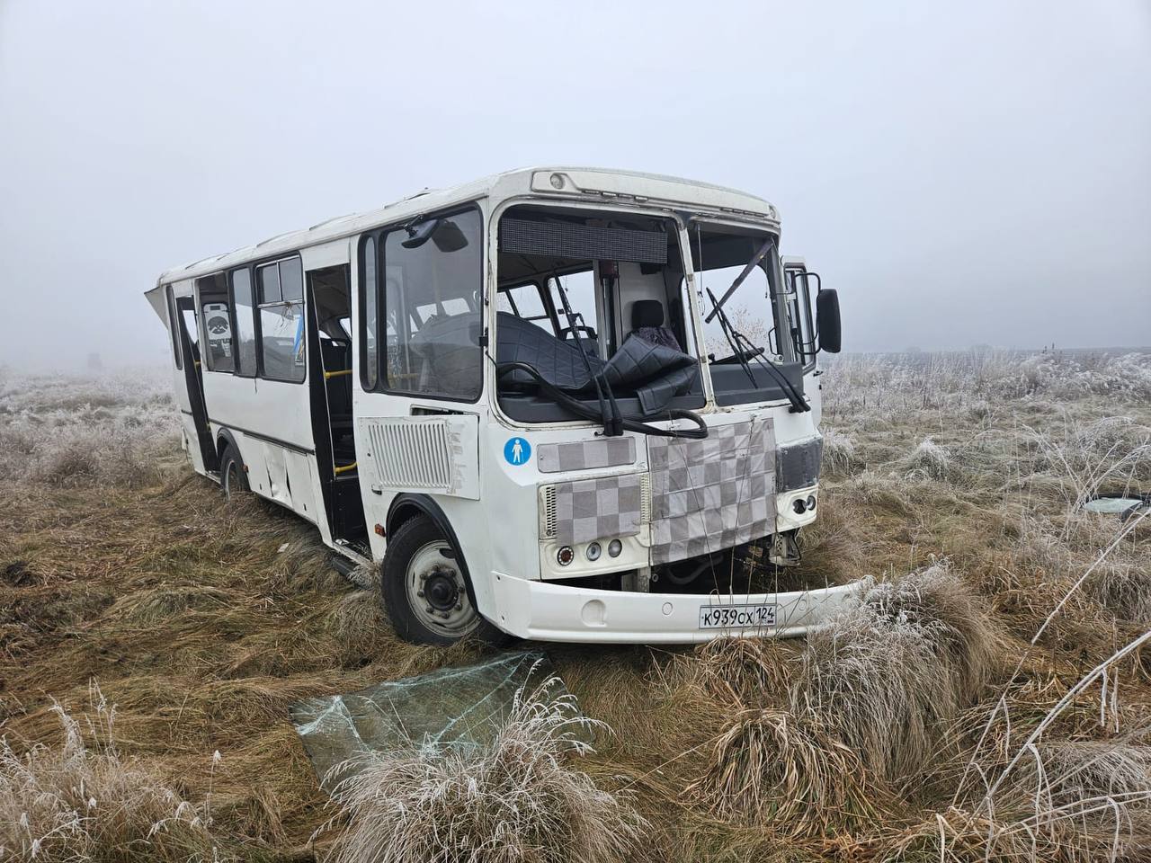 разбившийся в аварии автобус