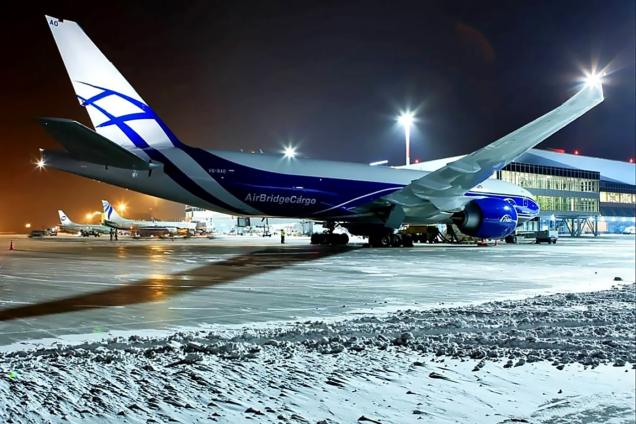 Грузовой Boeing-777 в Красноярске