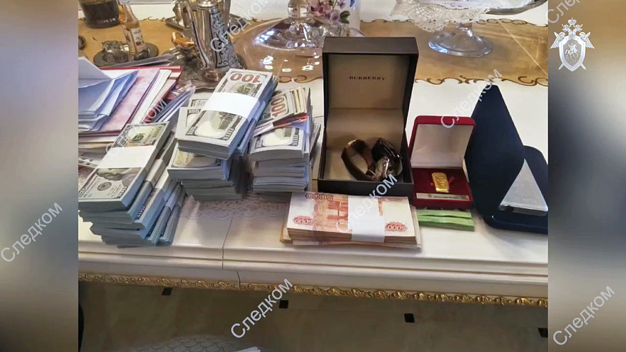 Деньги и драгоценности в доме Абасова