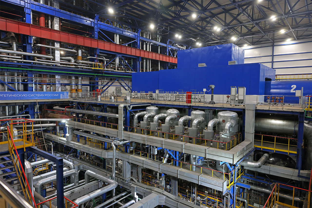 Внутри помещения нового энергоблока на ТЭЦ-3