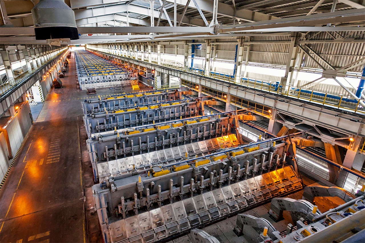 Один из самых современных предприятий - Богучанский алюминиевый завод в Красноярском крае