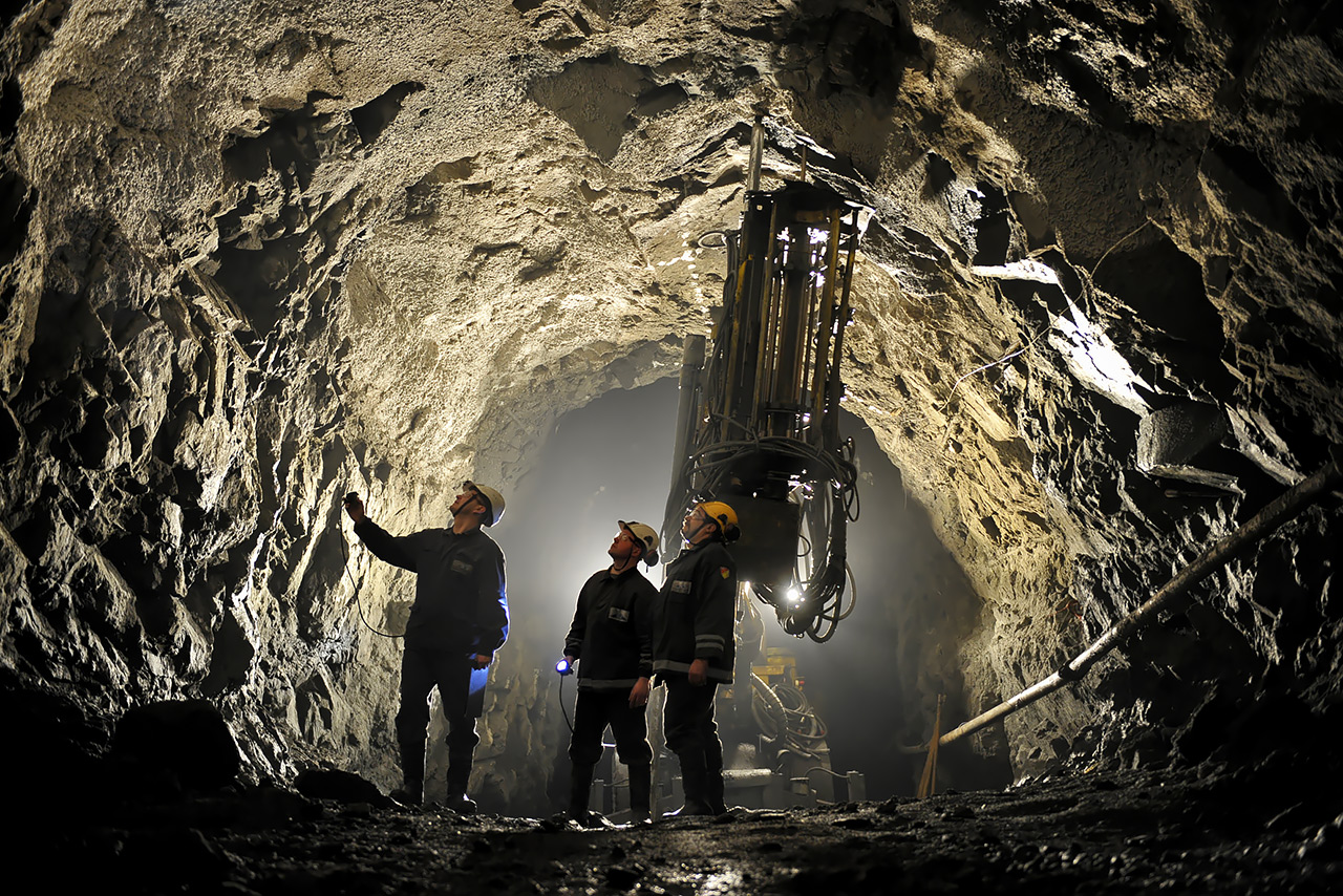 Работы в рудниках на севере края