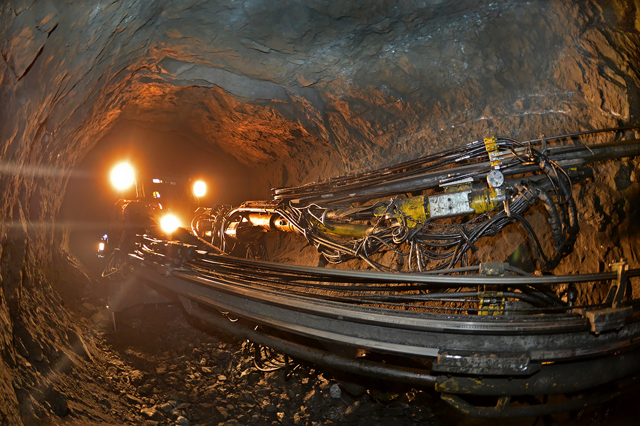 Работы в рудниках