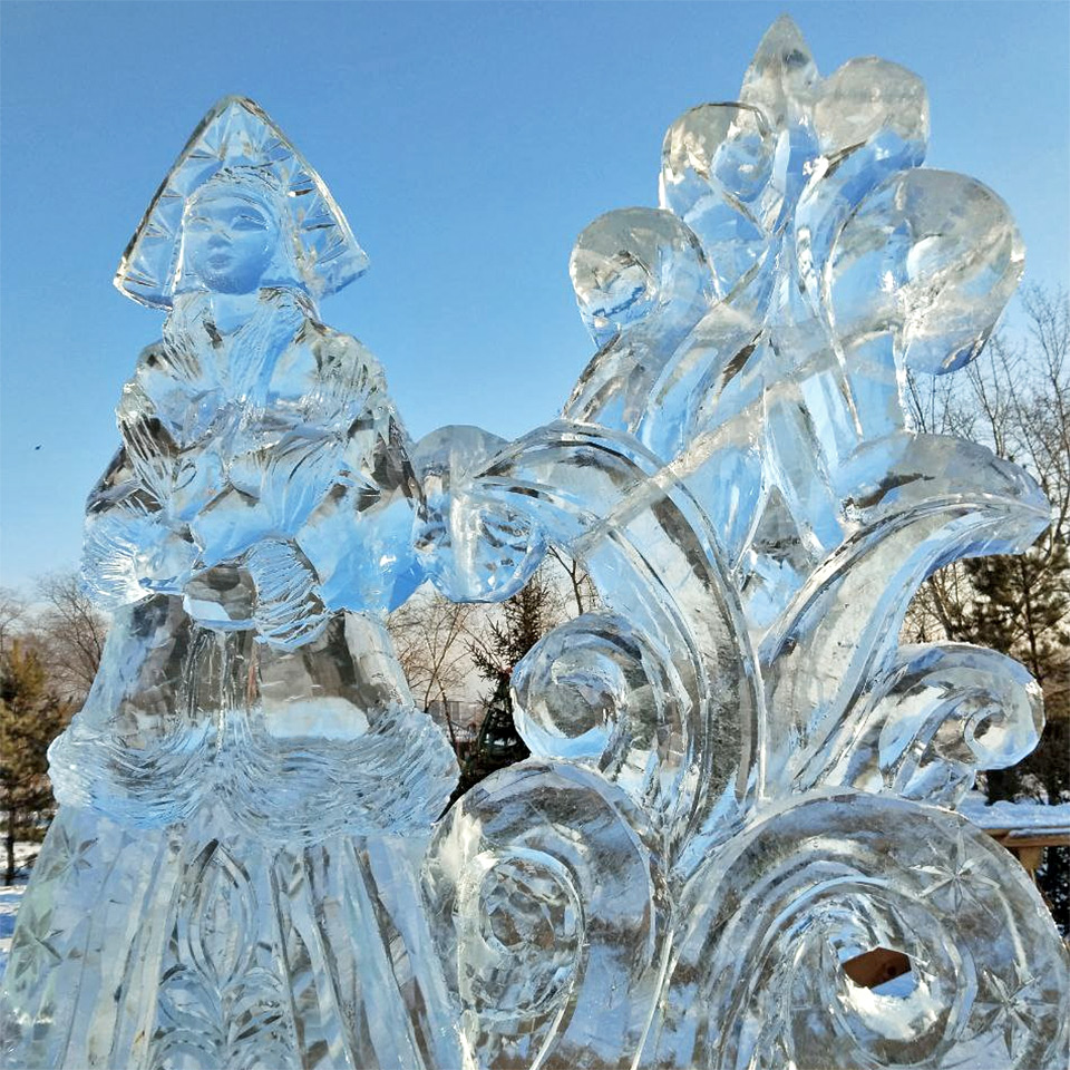 Фигура снегурочки из люда 