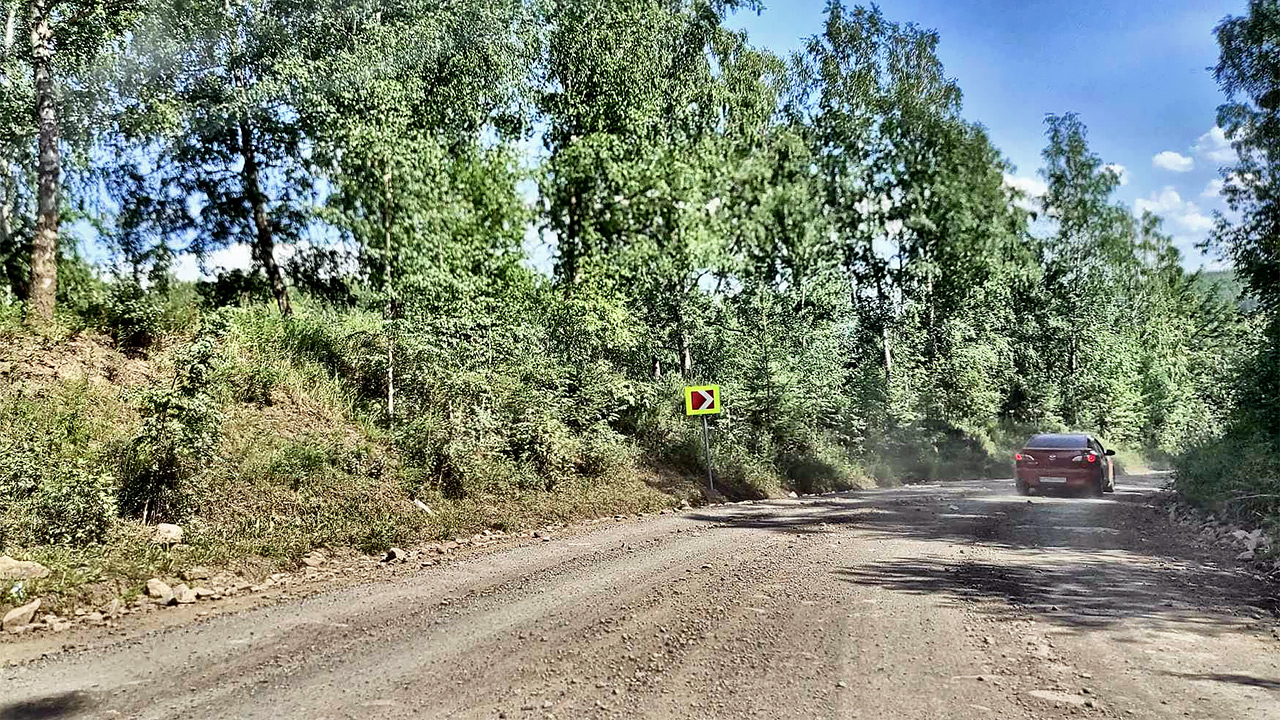 Местами трасса представляет собой вполне обычную для Сибири грунтовку