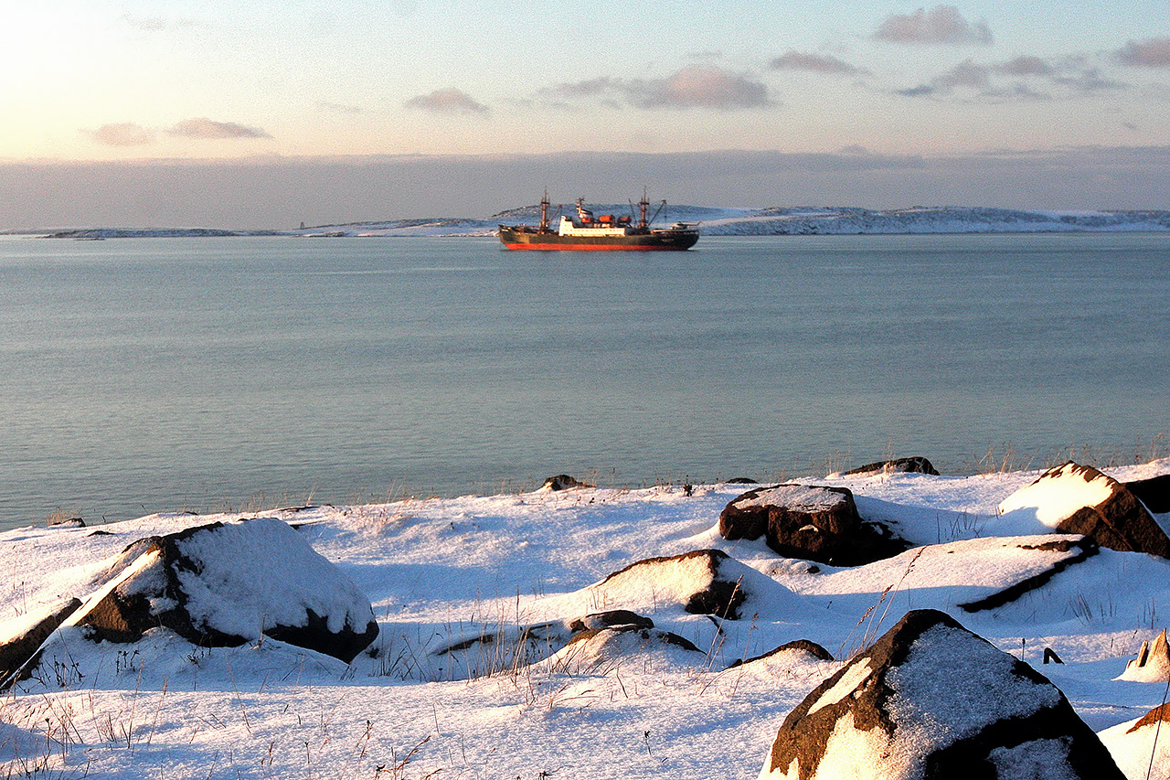 Судно в бухте Диксона