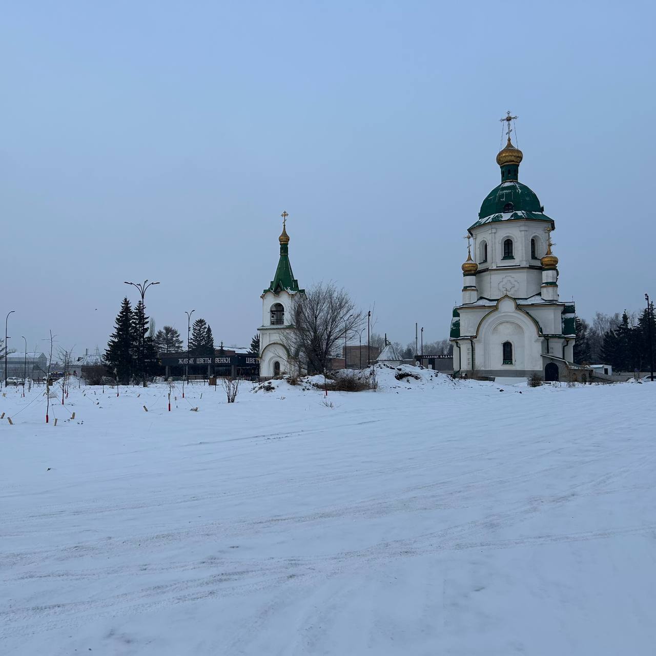 храм на кладбище бадалык зимой