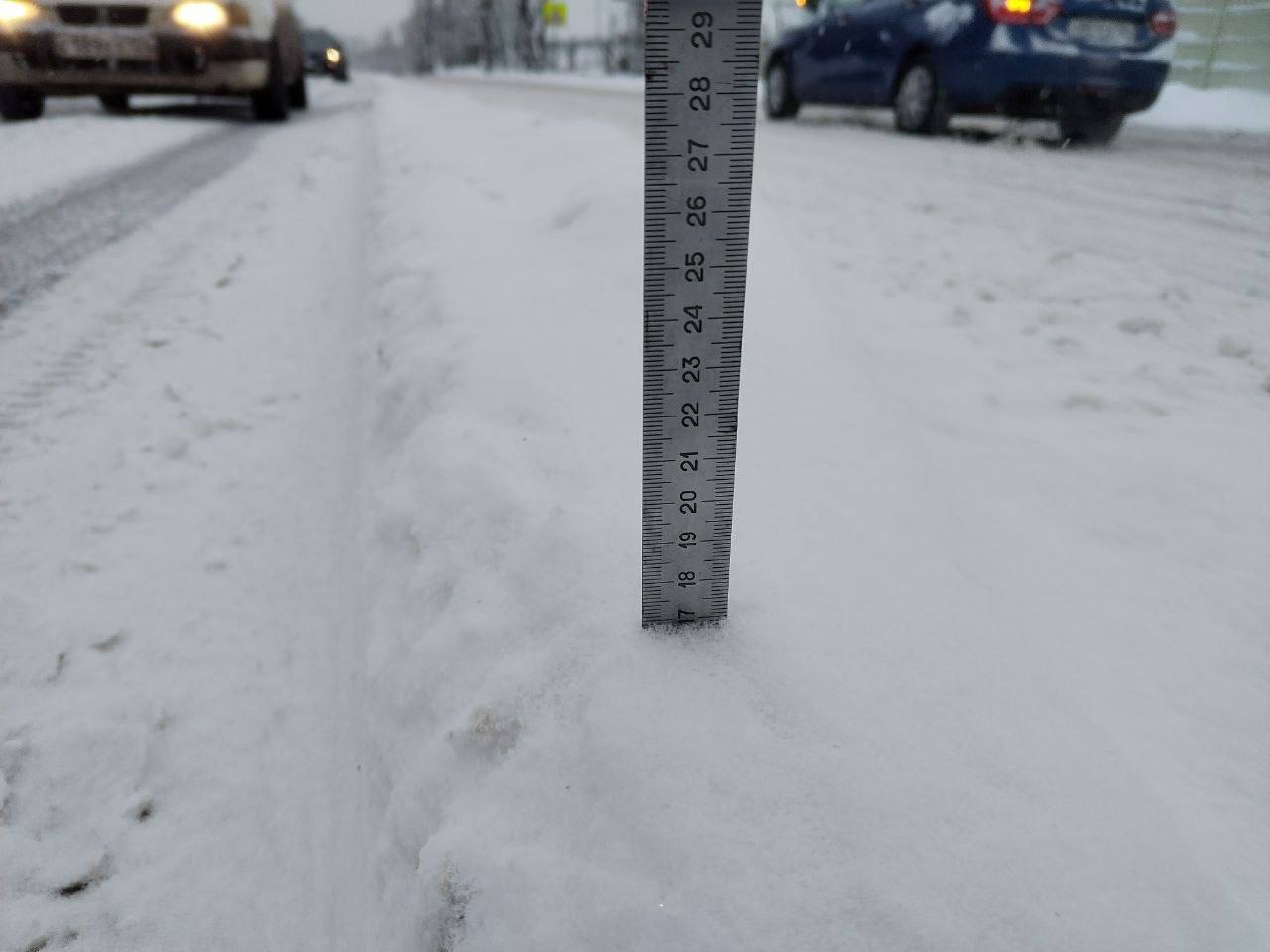 слой снега на дороге в красноярске