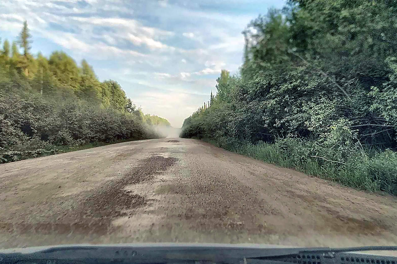 Автодорога через глухую тайгу на север от Мотыгино
