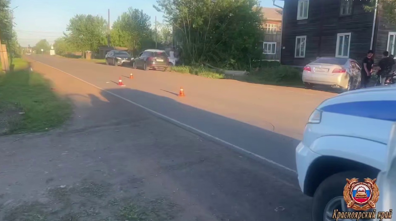 место ДТП, полиция на месте аварии