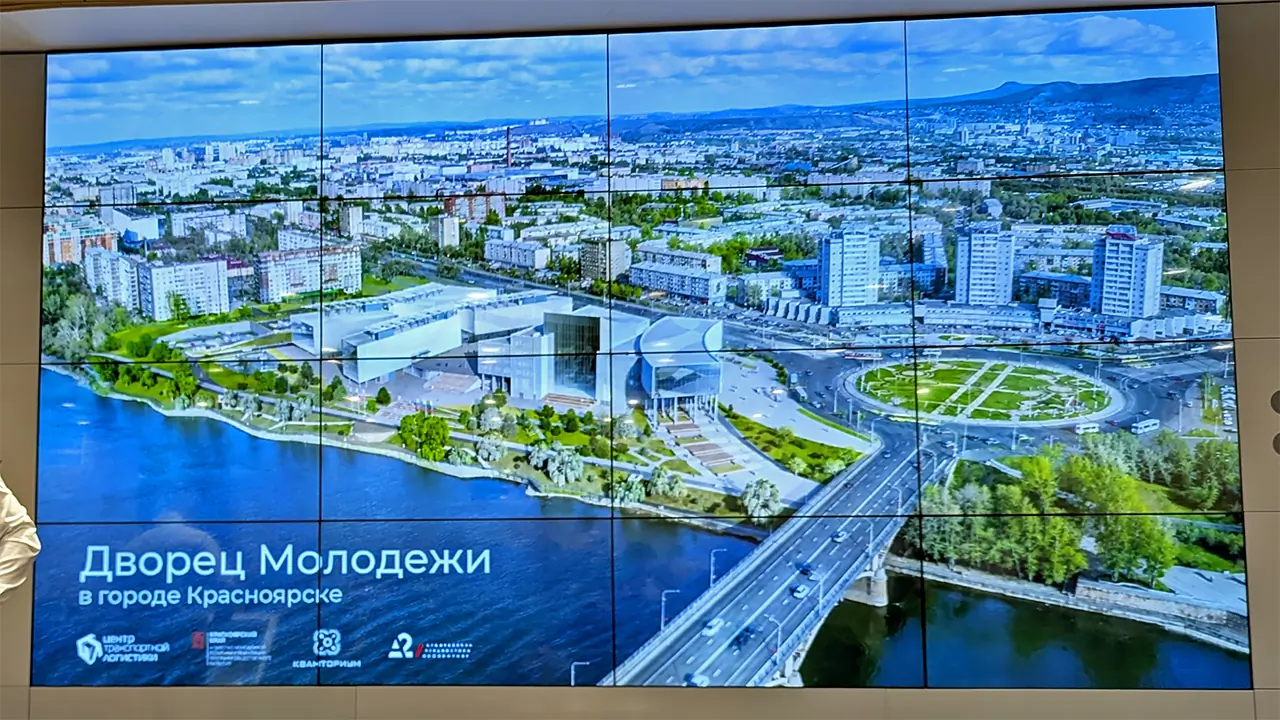 Вид Предмостной площади с Дворцом молодежи