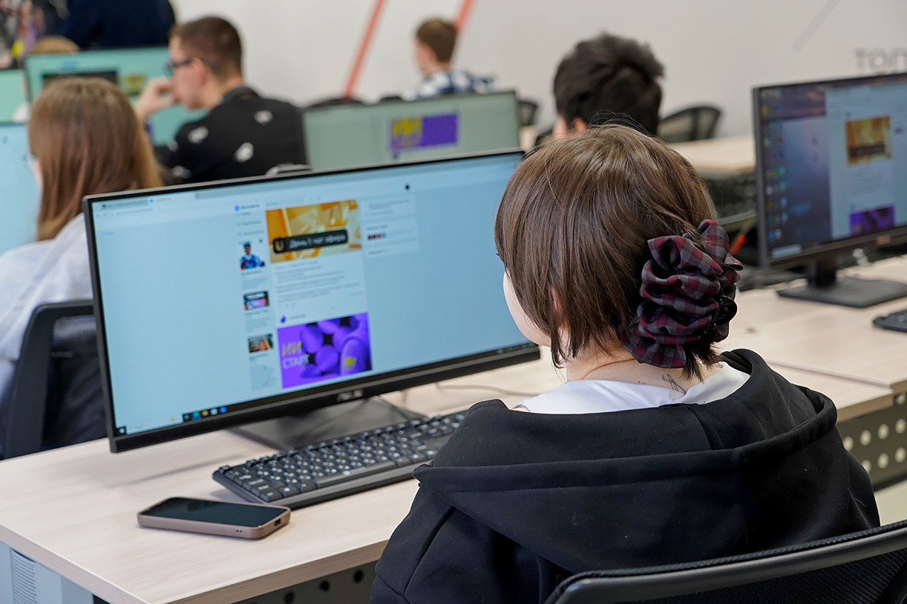 Обучение студентов ИИ от Эн+ и Русала - слушают