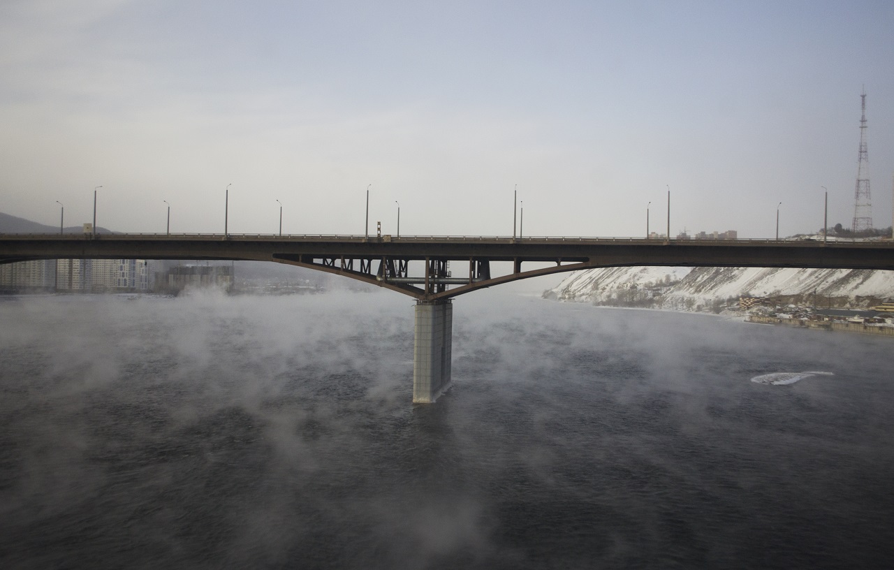 мост над енисеем в мороз