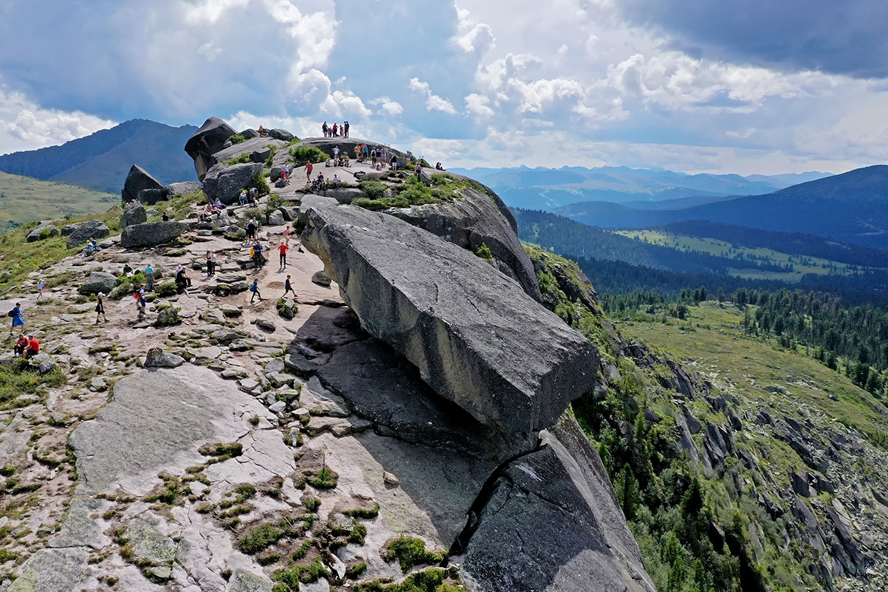 Ергаки, Висячий камень с высоты