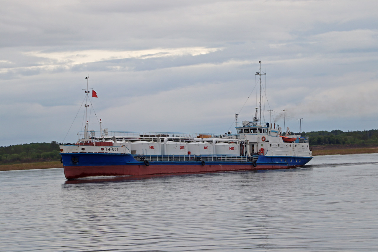Самохотный нефтеналивной танкер ТН-661 Енисейского пароходства