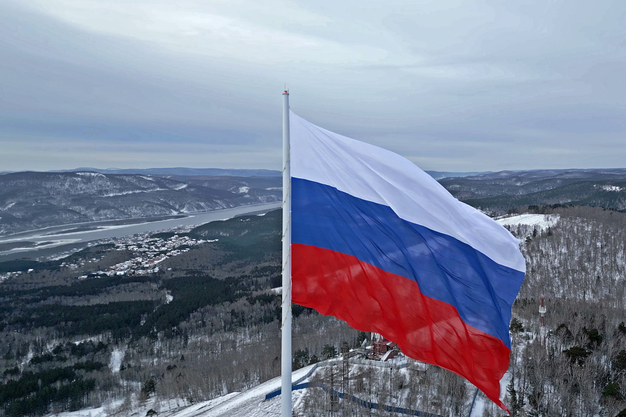 Флаг на Николаевской сопке