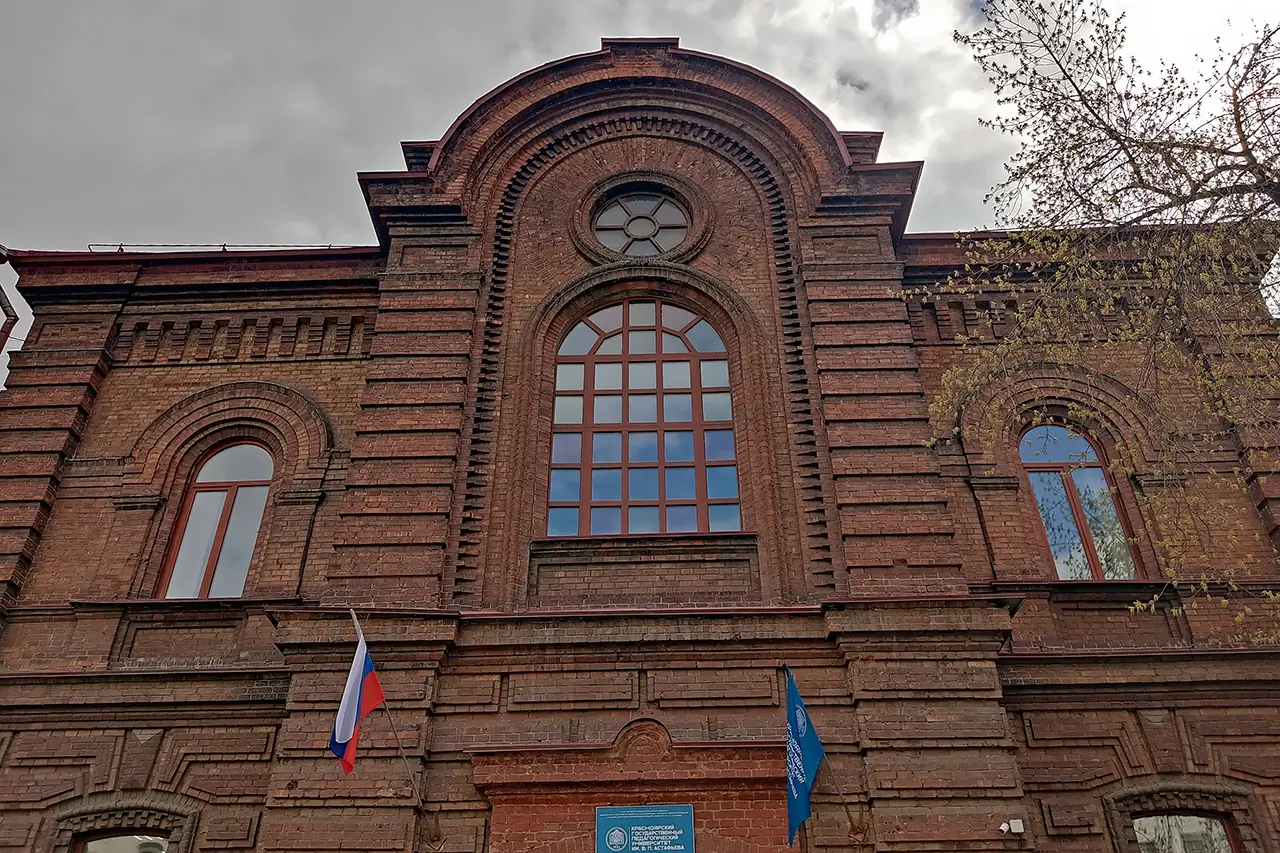 Бывшая женская гимназия