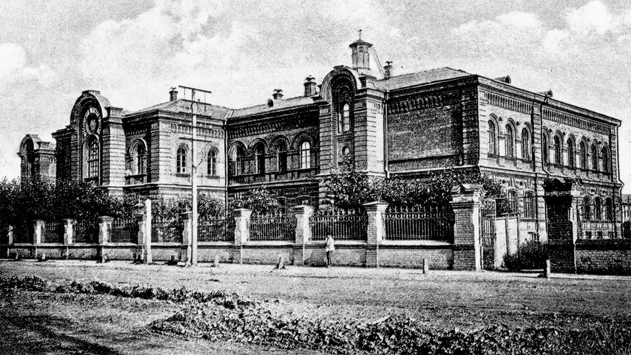Женская гимназия в 1910-е годы