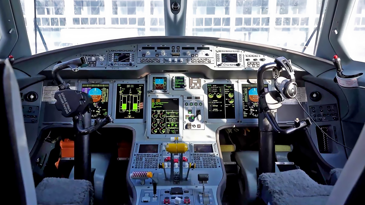 Кабина управления Ил-144-300