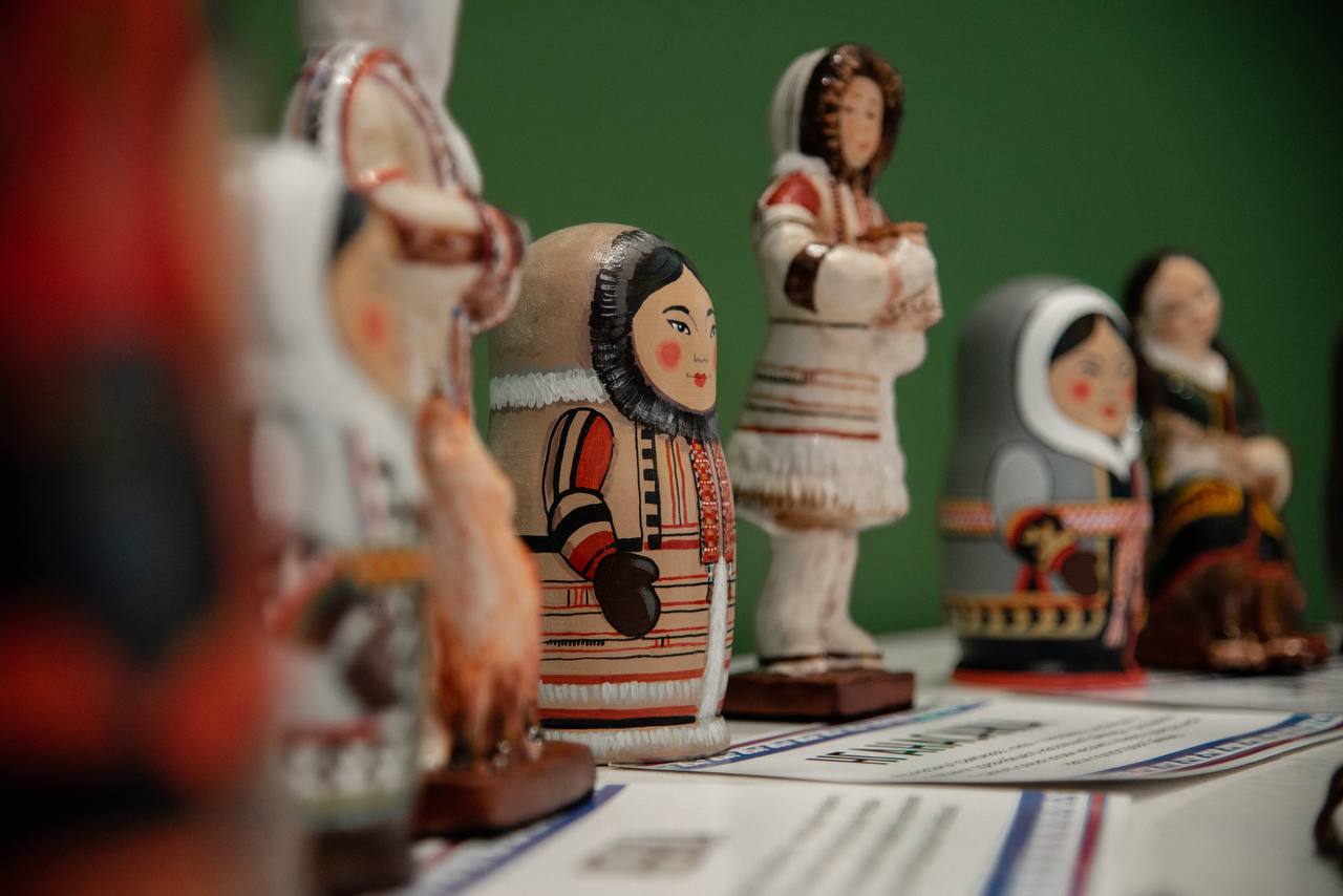Куклы в национальных костюмах северян
