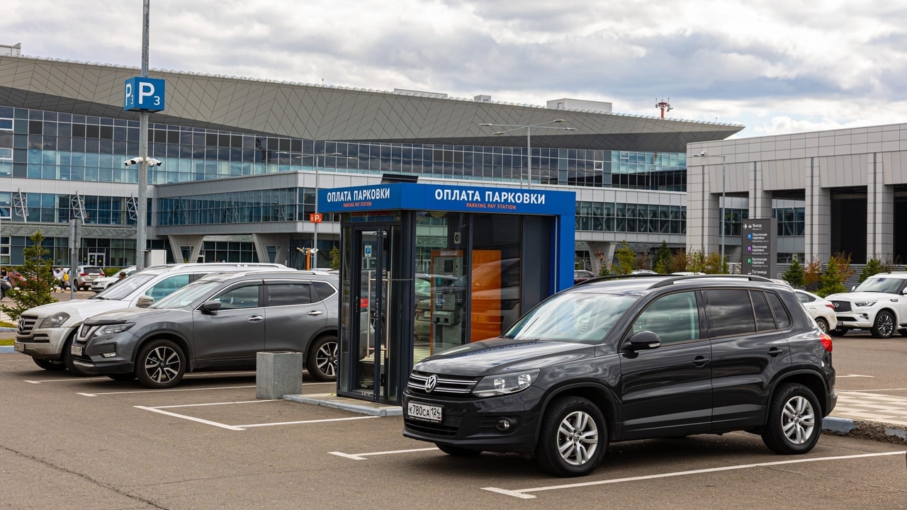 В красноярском аэропорту изменились тарифы на парковку