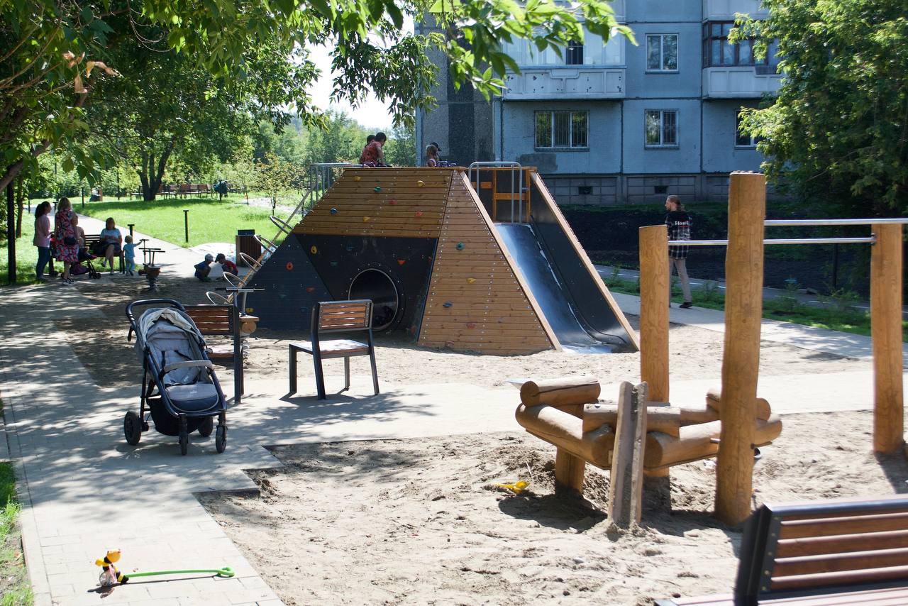 детская площадка на набережной в Красноярске