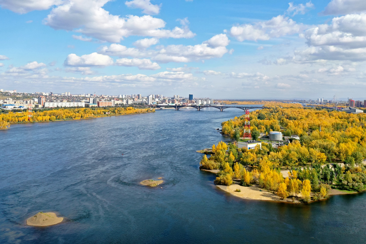 Вид на Красноярск с западной стороны по течению Енисея