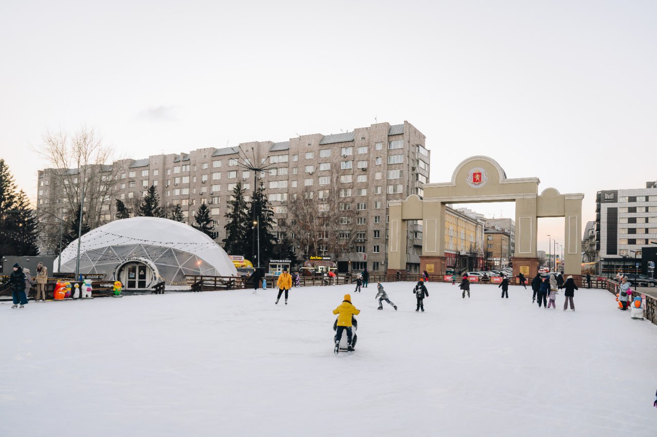 каток на Стрелке, катание на коньках