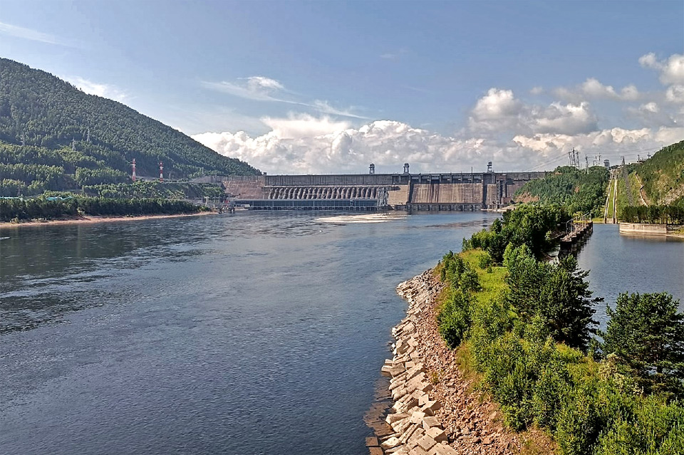 И Красноярская ГЭС тоже снижает расход воды