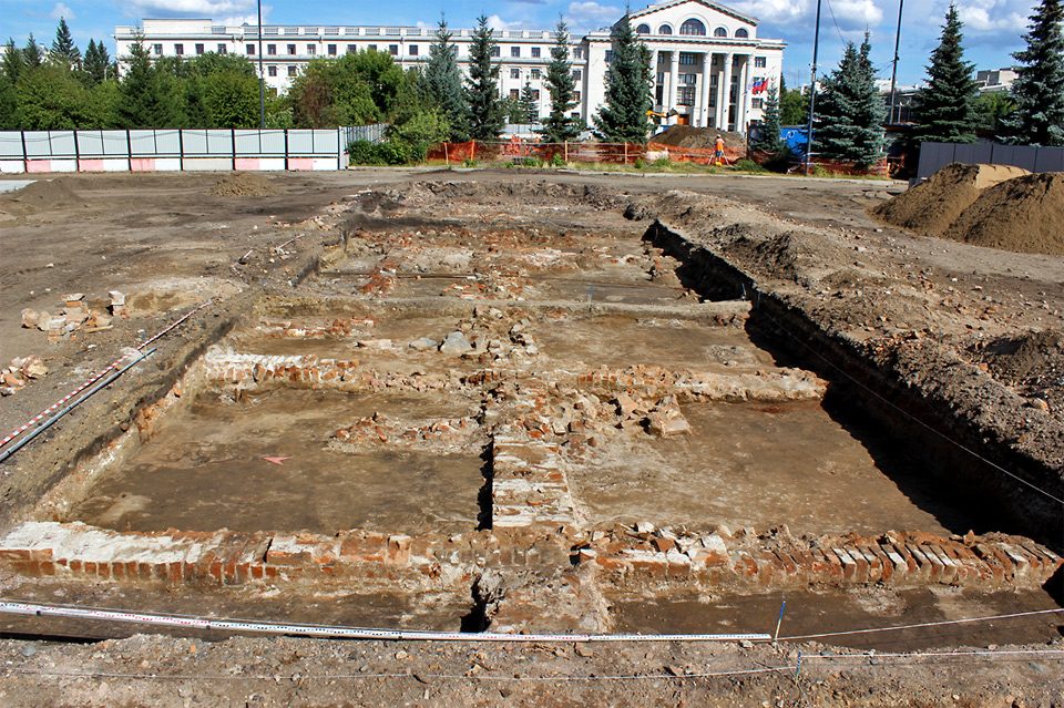 Археологические работы на пл. Революции в Красноярске