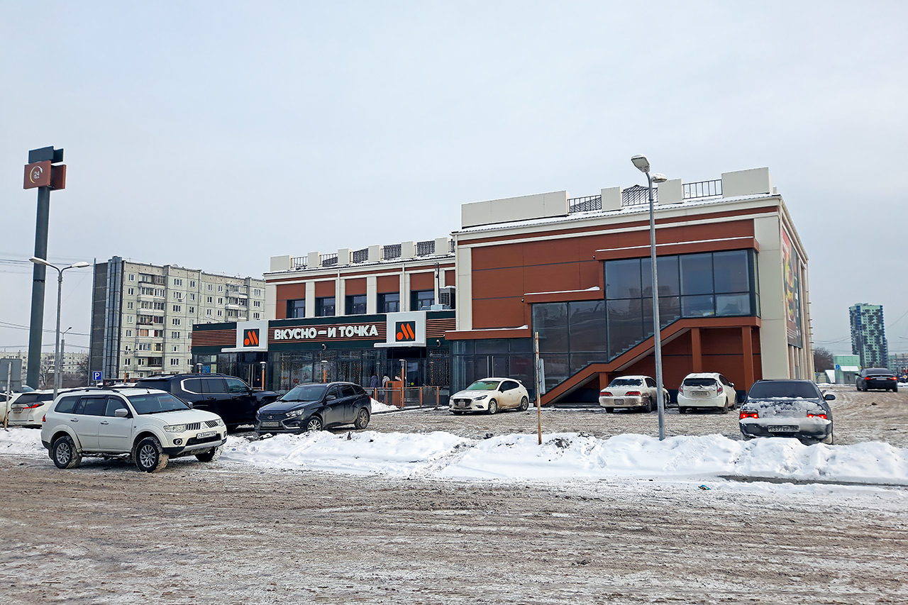 Кафе Вкусно и точка в Красноярске около будущей станции метро