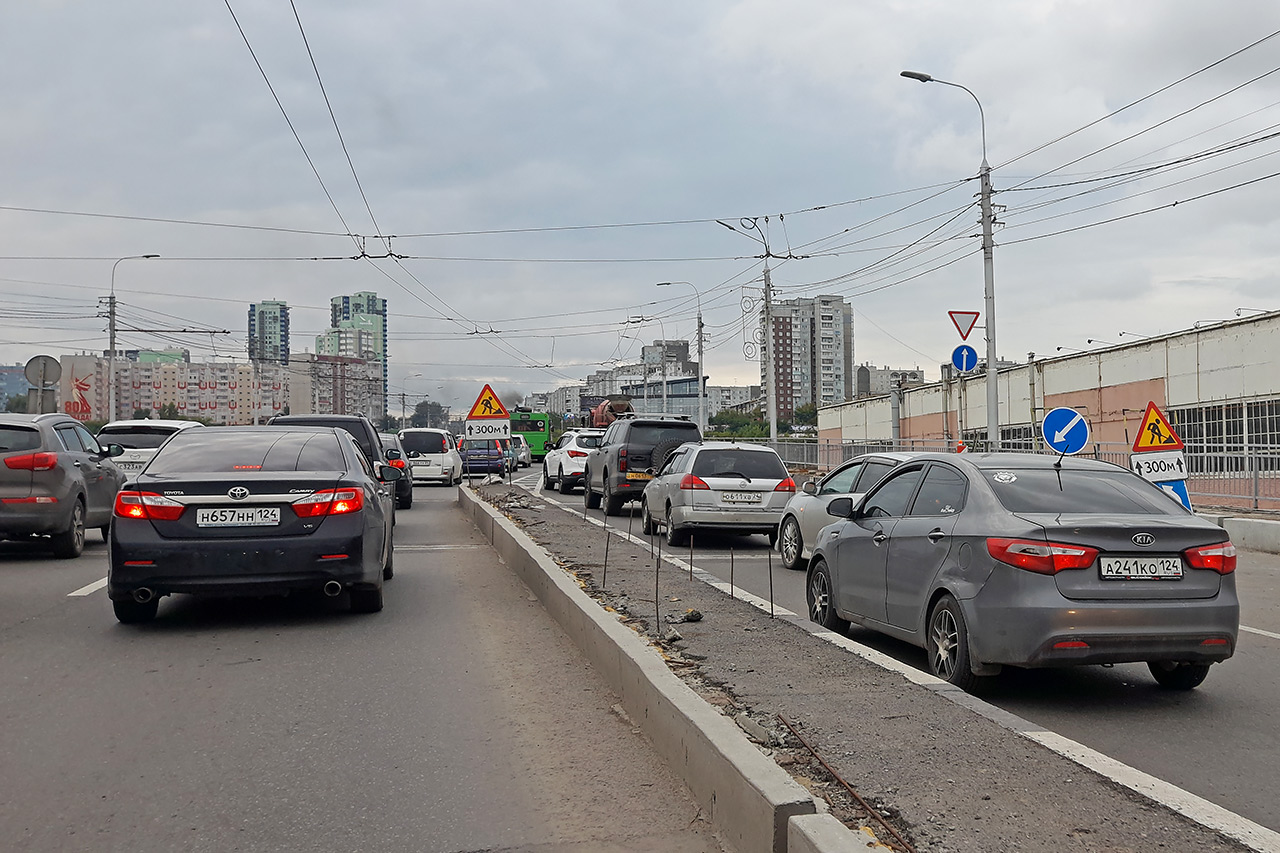Пробка на въезде на Копыловский мост в Красноярске