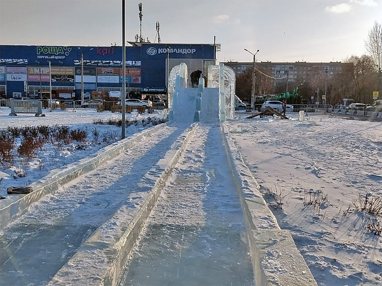 Строительство ледяной горки