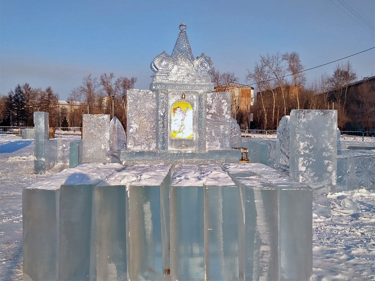 Строительство ледяного городка в Красноярске