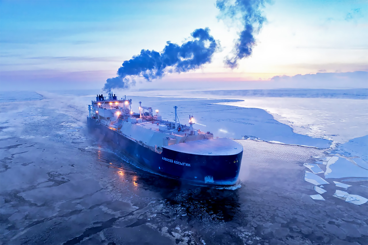 Арктический газовоз Алексей Косыгин в Карском море