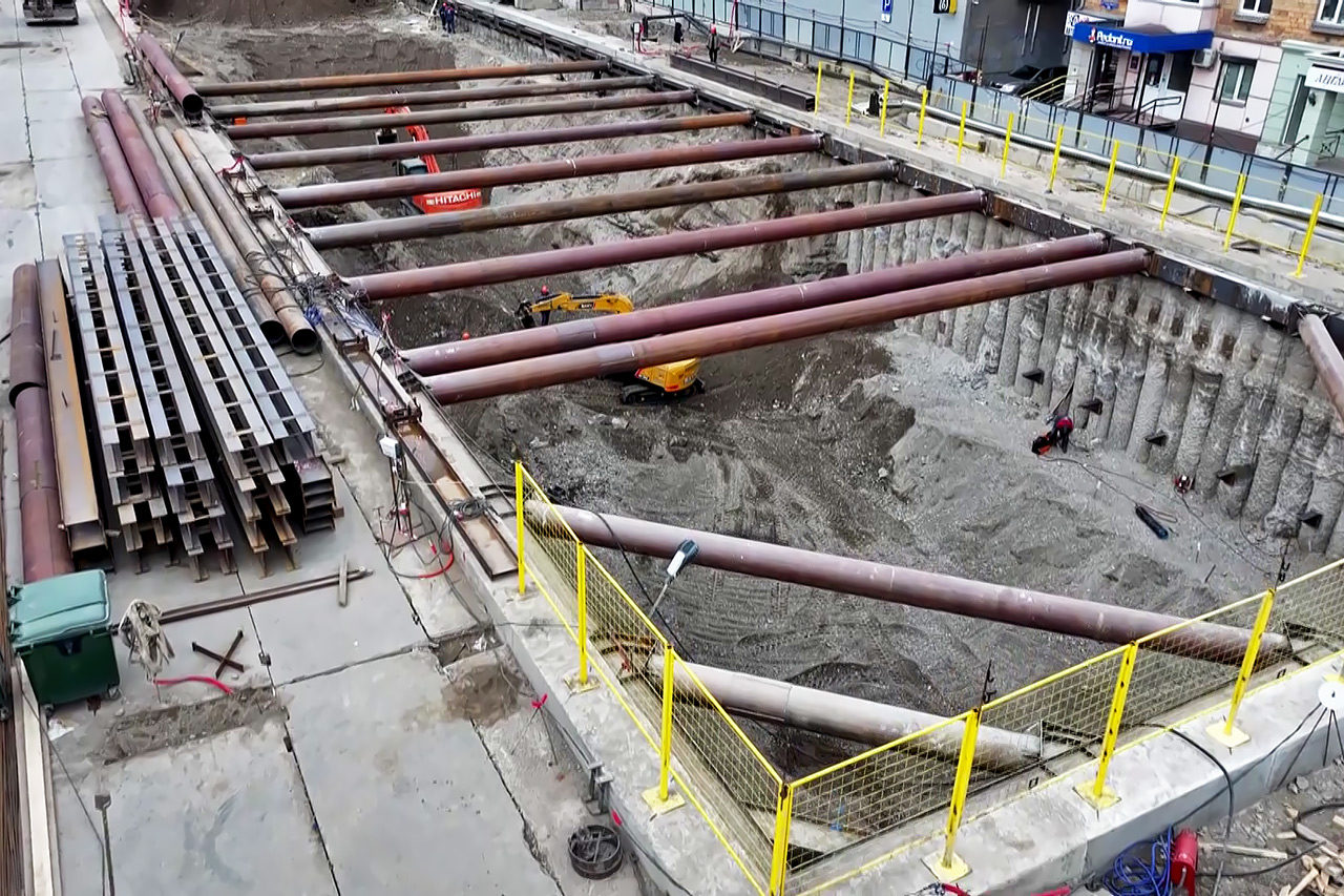 Котлован будущей станции Улица Карла Маркса Красноярского метротрама