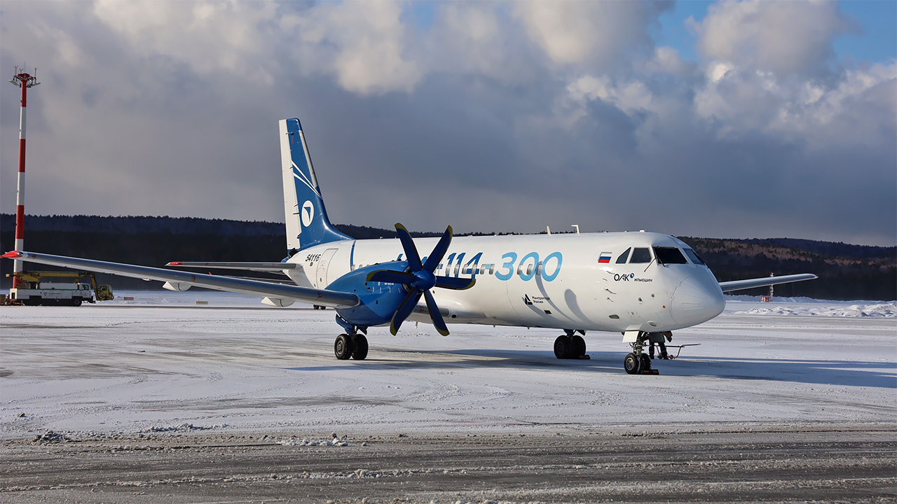 Ил-144-300 на стоянке а аэропорту Красноярска