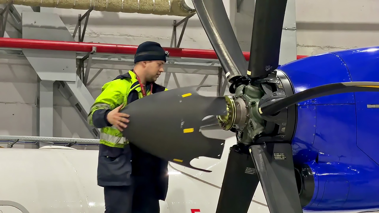 Снятие обтекателя двигателя с ATR 42-500