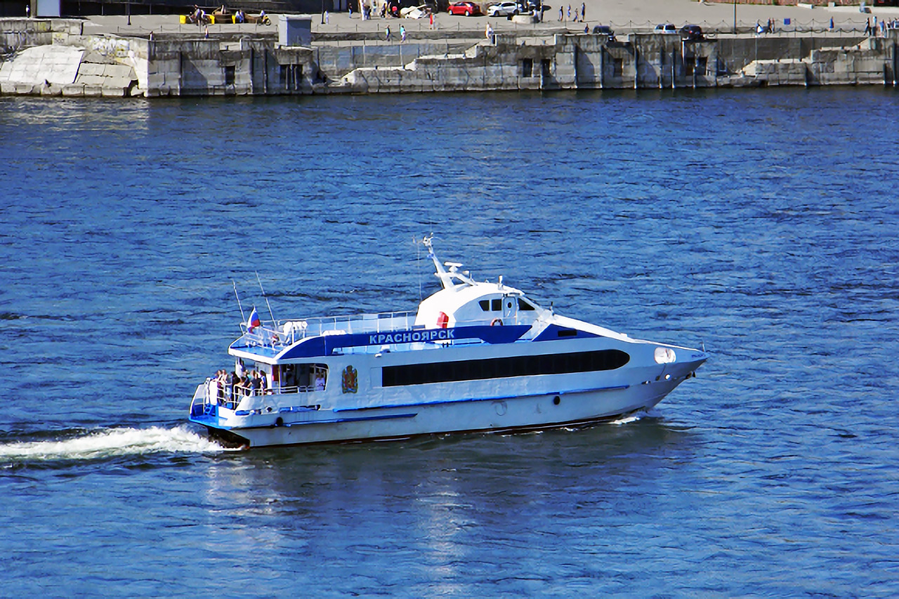 Теплоход на Енисее, "Красноярск"